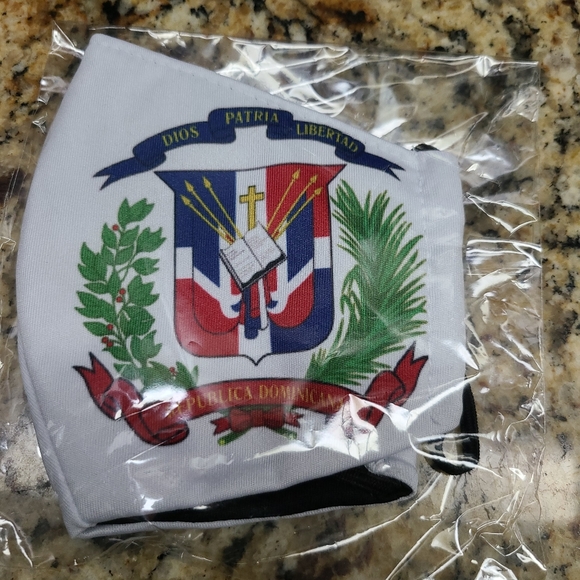 NWT Dominican Republic Mask - Picture 1 of 9